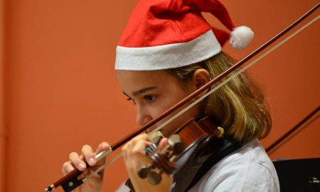 Concierto de Navidad - Niña tocando el violín