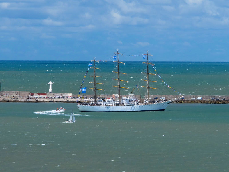 La Fragata Libertad - El buque en el puerto de Mar del Plata.