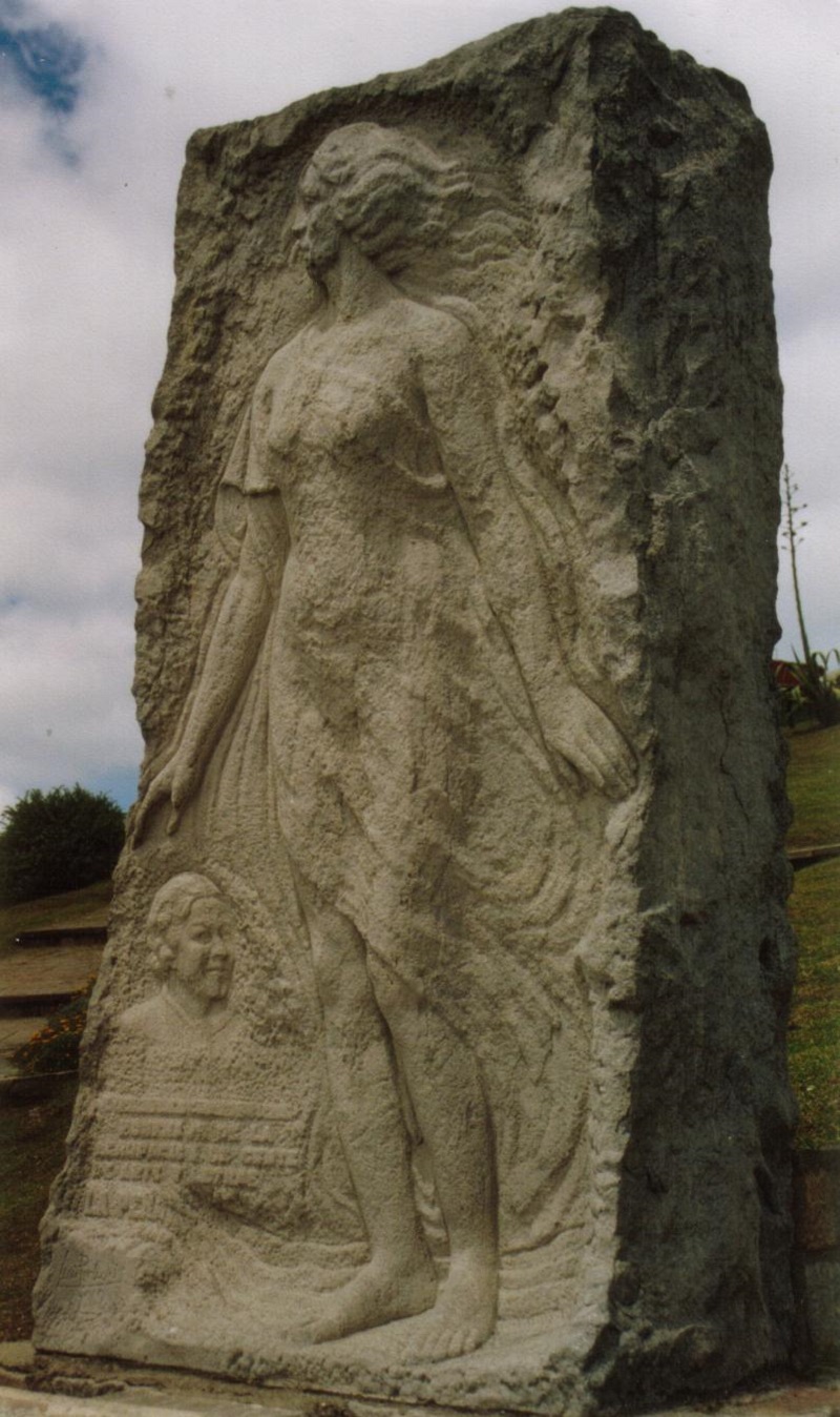 Mujeres - Monumento A Alfonsina Storni