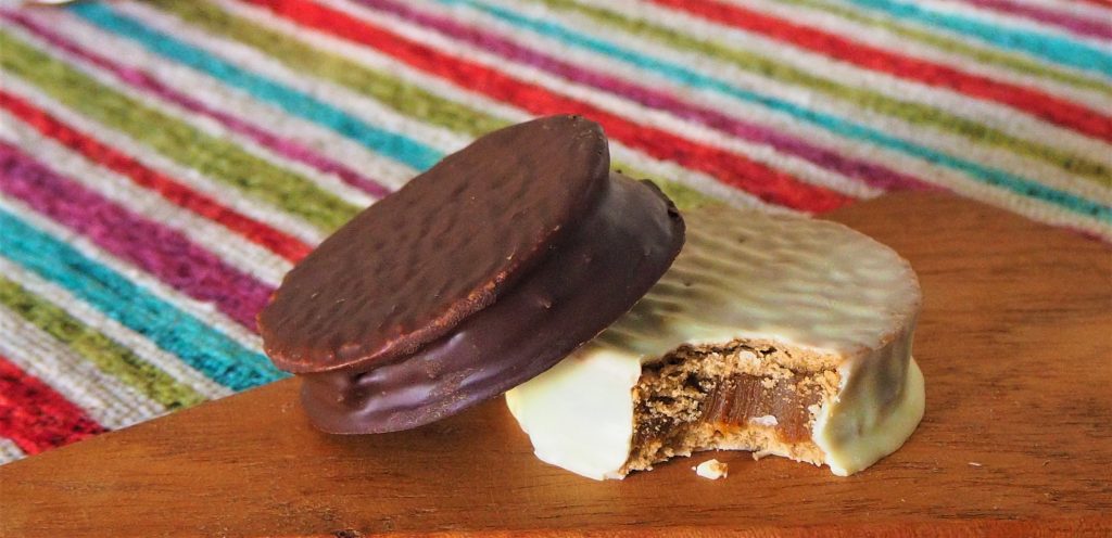 Alfajores - Alfajores de chocolate y nuez.