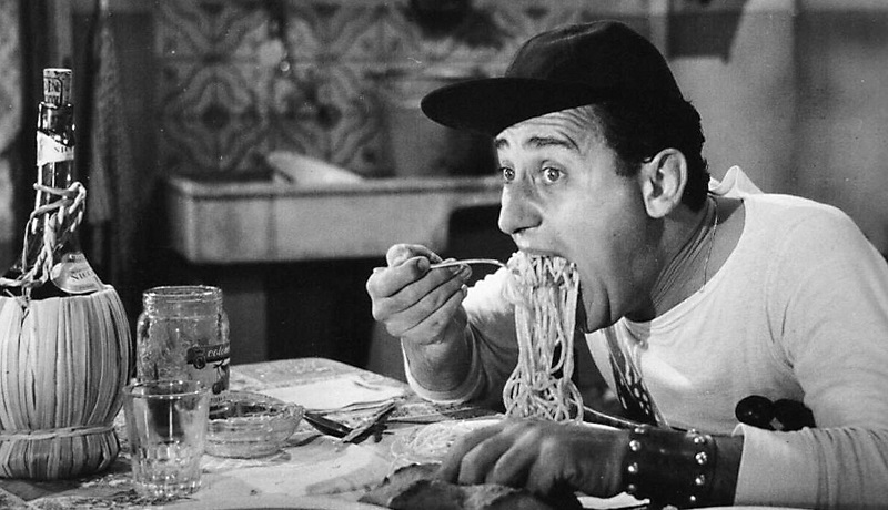 Alberto Sordi - Comiendo.