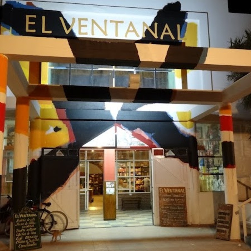 Librería El Ventanal - Local en Villa Gesell.