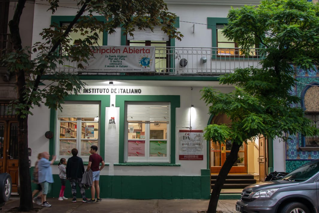 La Dante Alighieri de Mar del Plata sigue adelante itMarDelPlata