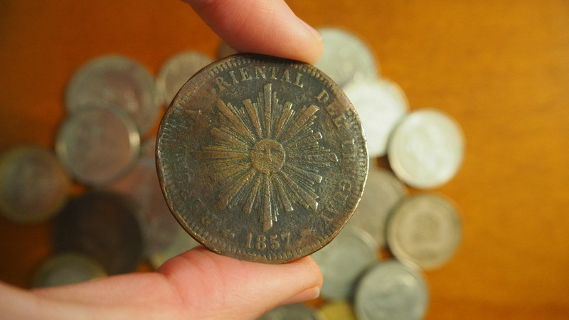 Numismática - Moneda antigua de Uruguay.