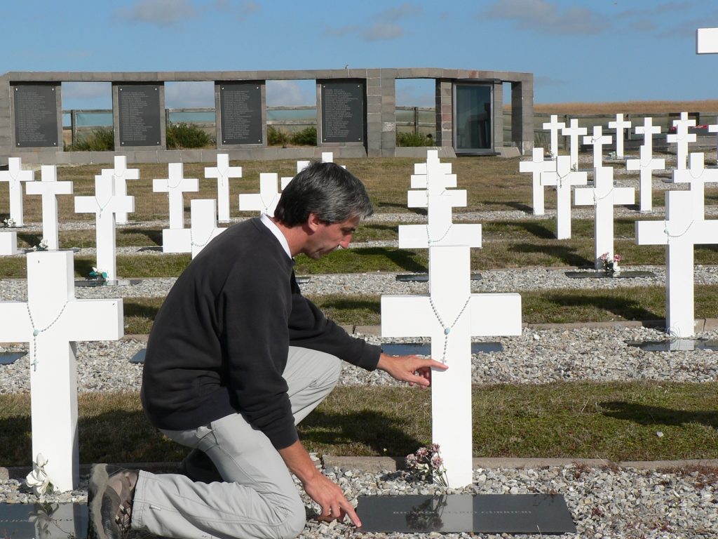 Julio Aro - Julio Aro En El Cementerio Darwin