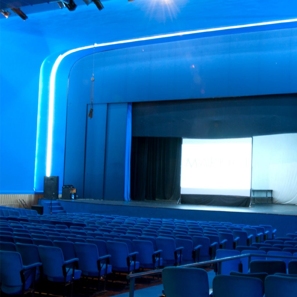 bajo terapia - teatro roxy