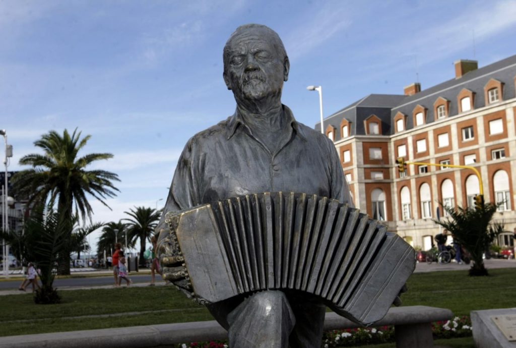 Circuito Piazzolla - El Monumento a Astor Piazzolla. Autor: EmTur.