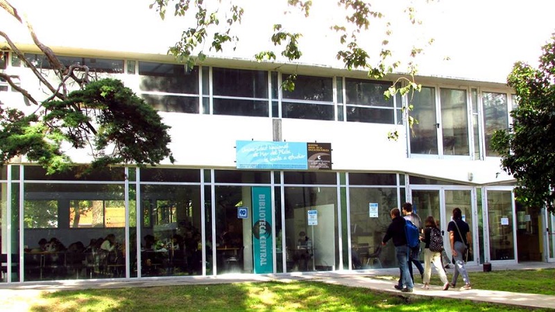 Oblivion - Biblioteca De La Universidad Nacional De Mar Del Plata.