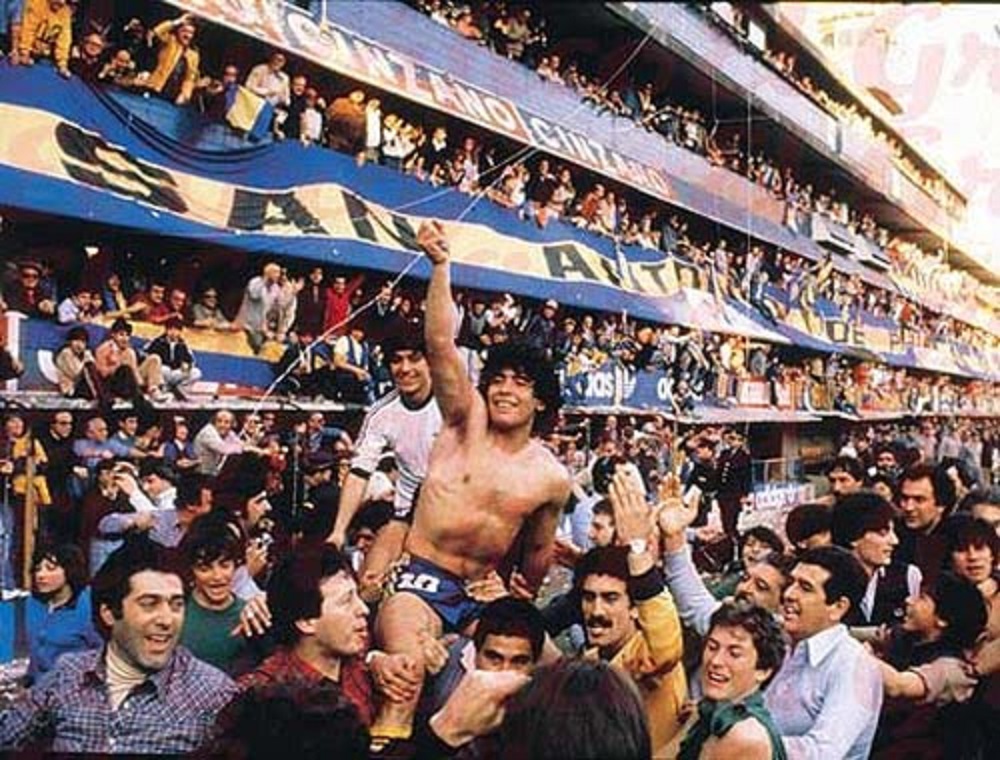 Diego Maradona - Maradona Celebrando En 1981.