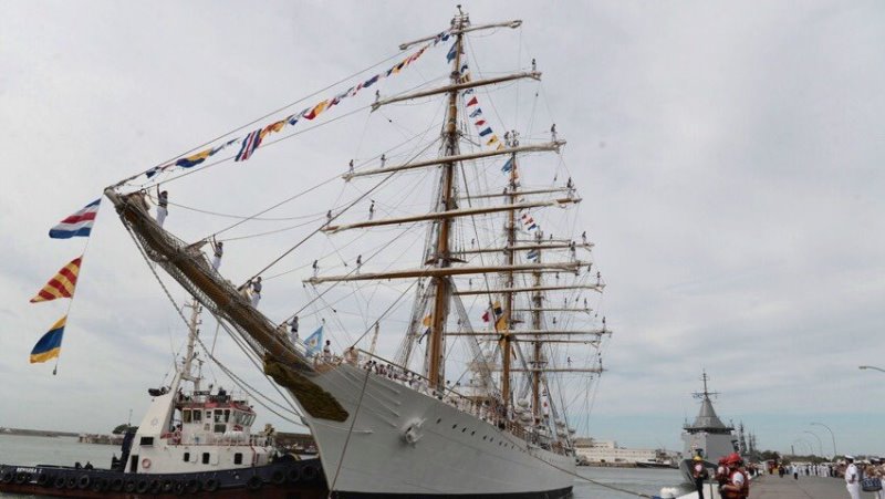 Fragata Libertad - La Fragata Libertad en Mar del Plata. Autor: Armada Argentina.