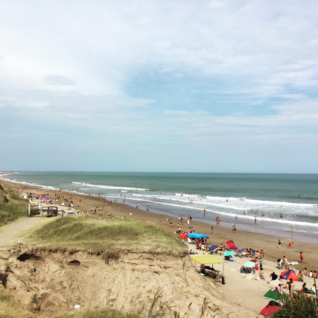 Verano 2022 - Playa De Mar Del Plata En Verano Con Gente
