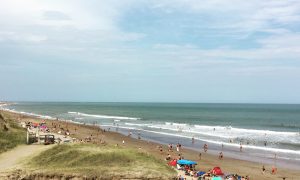 Verano 2022 - Playa De Mar Del Plata En Verano Con Gente
