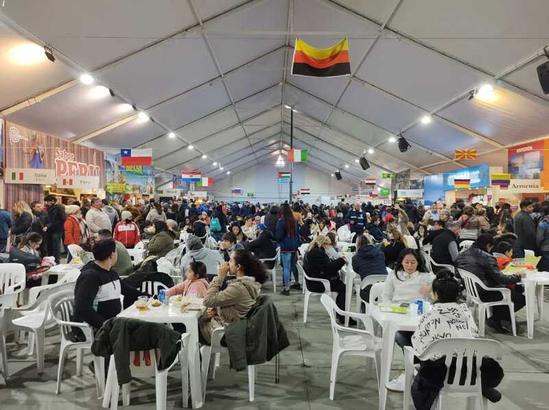 Inauguró - Interior Feria Colectividades.