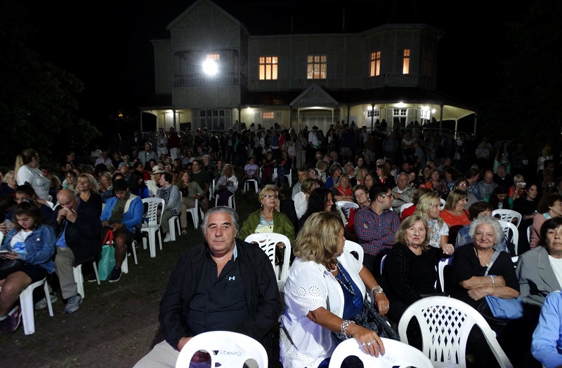 Foro de Colectividades - Gente En La Fiesta De Colectividades.