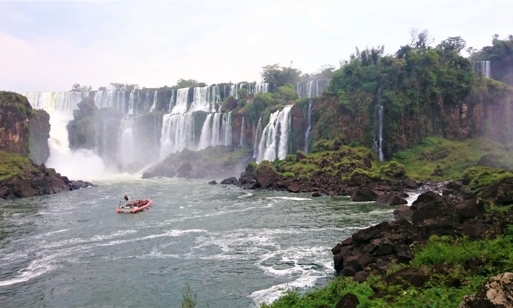 Cascadas En El Lago