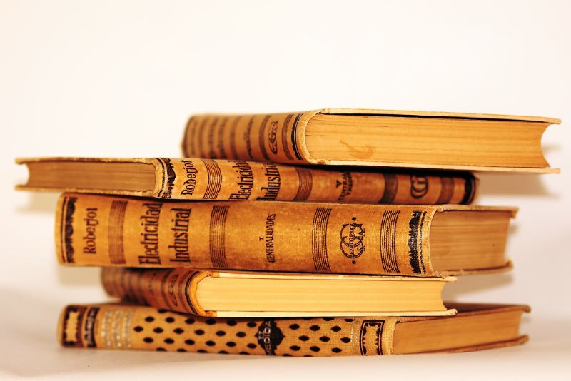 Umberto Eco - Columna De Libros Medievales