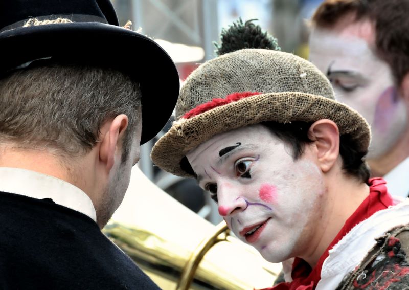 teatro - Actores Con Las Caras Pintadas