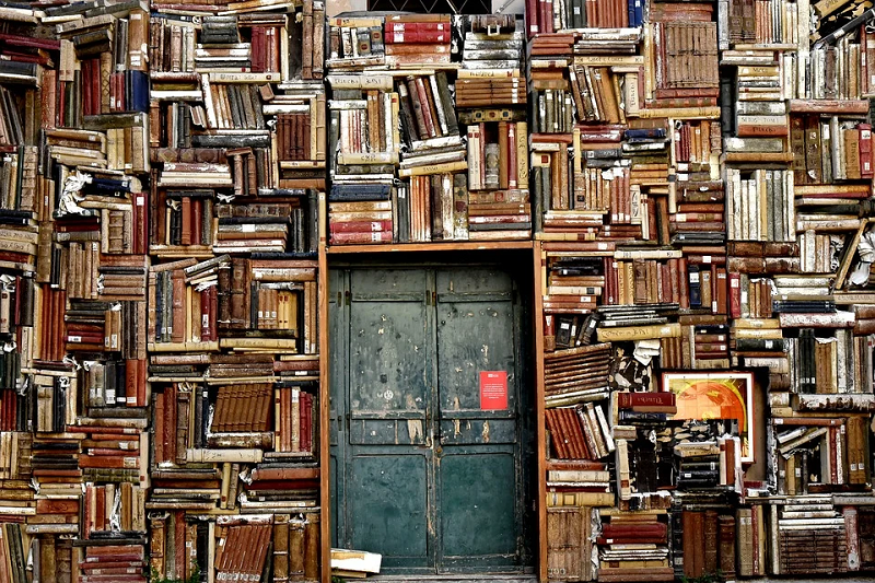Libros En Una Puerta