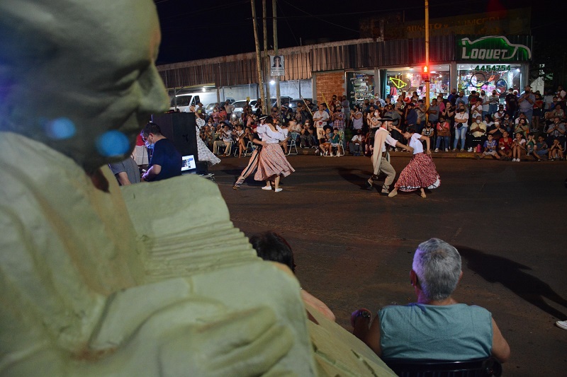 Cocomarola - Escultura y baile
