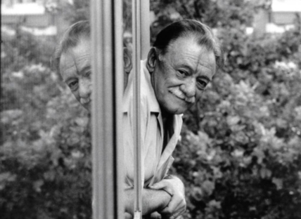 Mario Benedetti - En La Ventana
