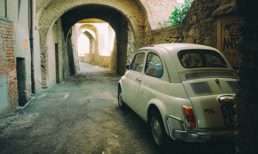 Fiat - Modelo 500 En Callejon