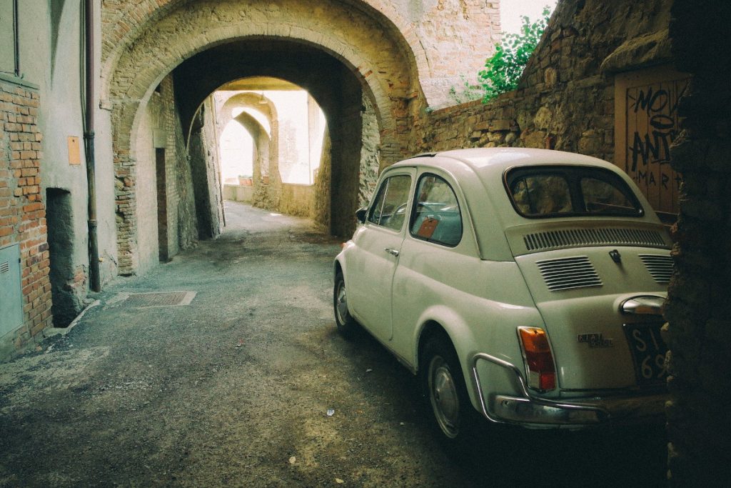 Fiat - Modelo 500 En Callejon