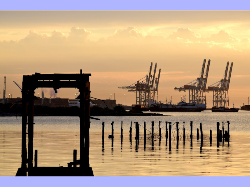 Palabras - Vista Del Puerto De Montevideo