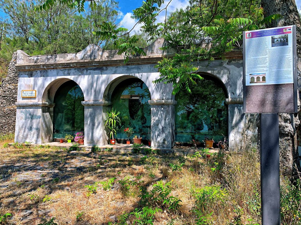 Foto di giorno del monumento Tre Altarelli