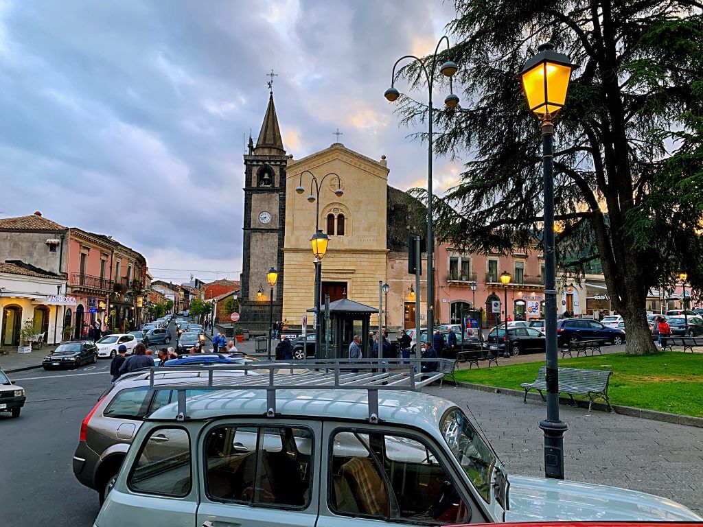 Piazza Di itNicolosi Al Tramonto