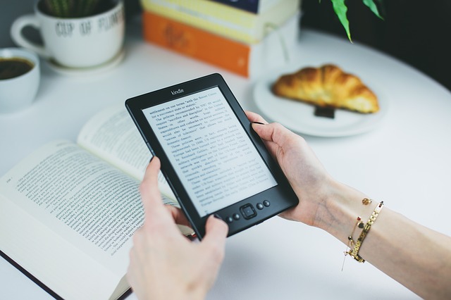 Leggere - Libro, Kindle a colazione