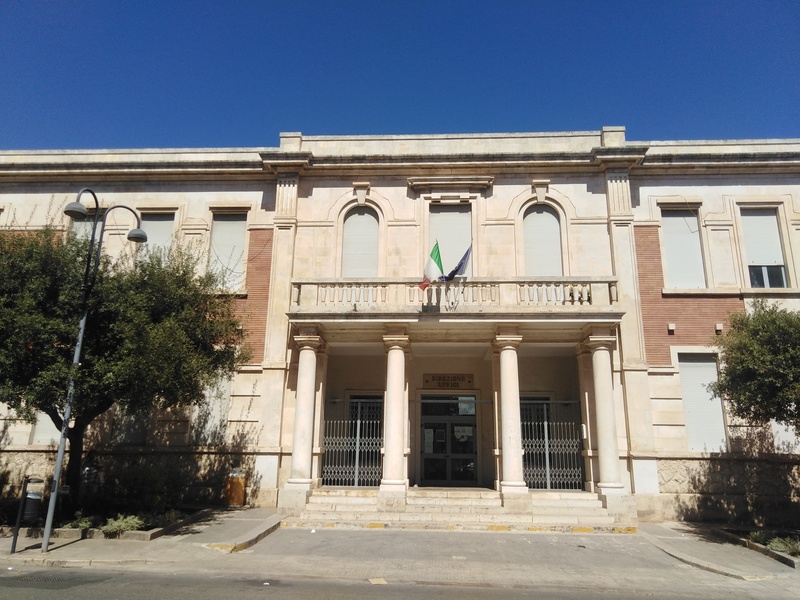 ingresso principale della scuola elementare Pessina