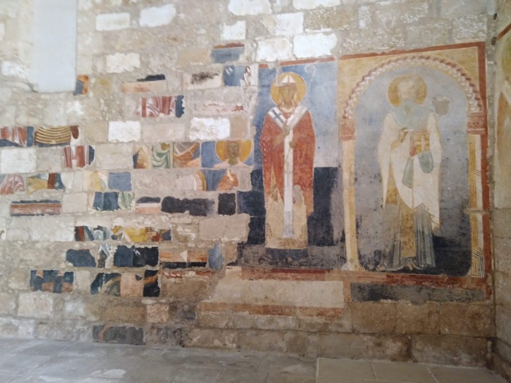 Affreschi sulle pareti a Santa Maria di Cerrate