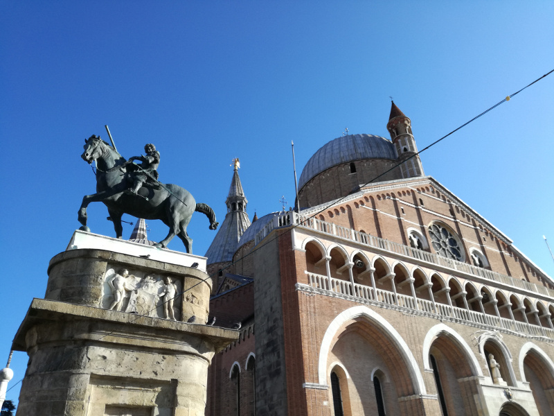 Padova Complesso Antoniano La Basilica con il monumento al Gattamelata