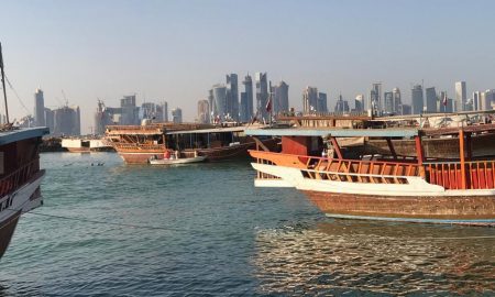 Italiani in Qatar - Imbarcazioni con lo sfondo di Doha