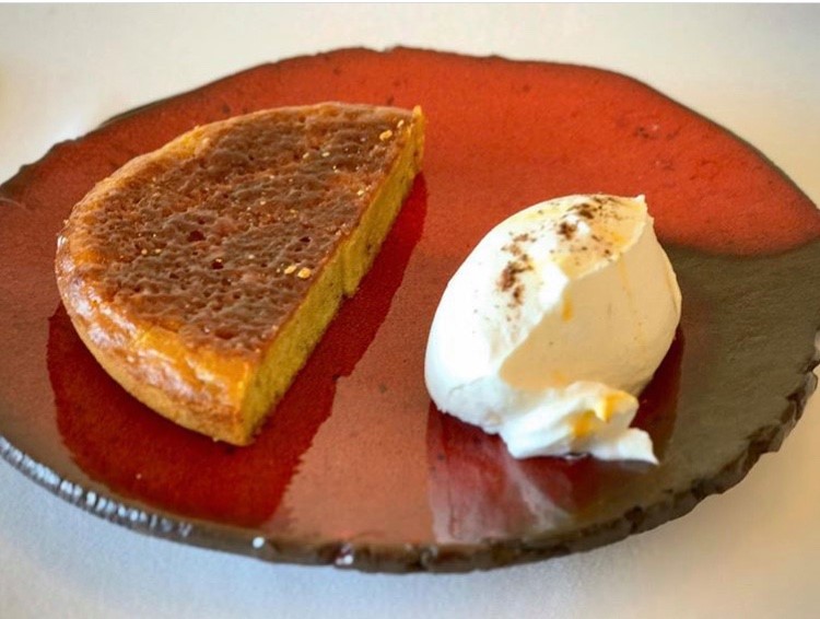 Piatti tradizionali - Khanfaroush su piatto con gelato