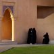 I vestiti tradizionali - Donne Qatarine vestite di nero