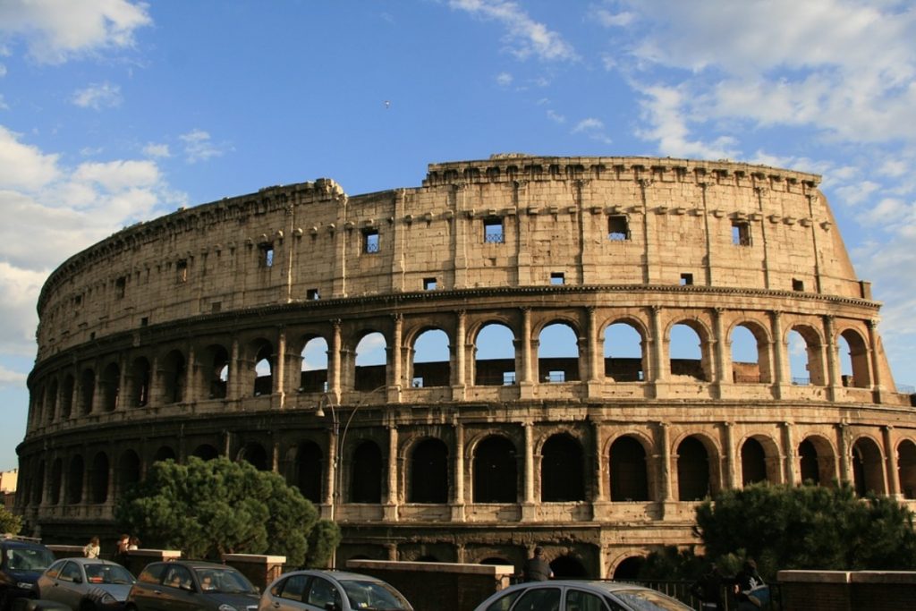 idioma italiano - coliseo romano