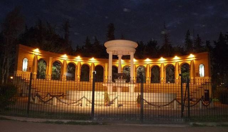 Monumento De Noche