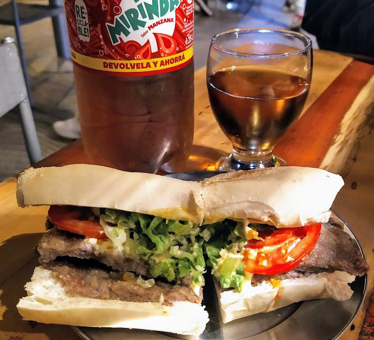 Sánguche de milanesa -Un sánguche de milanesa de Los Eléctricos