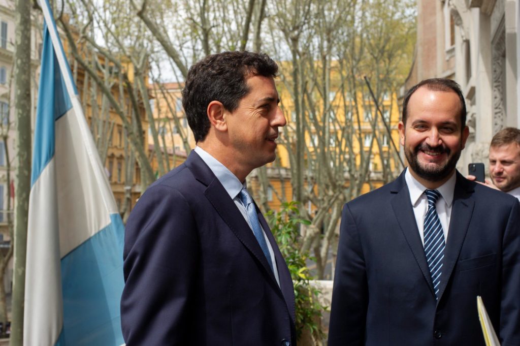 Actas Digitales El Embajador Argentino Y El Ministro Del Interior