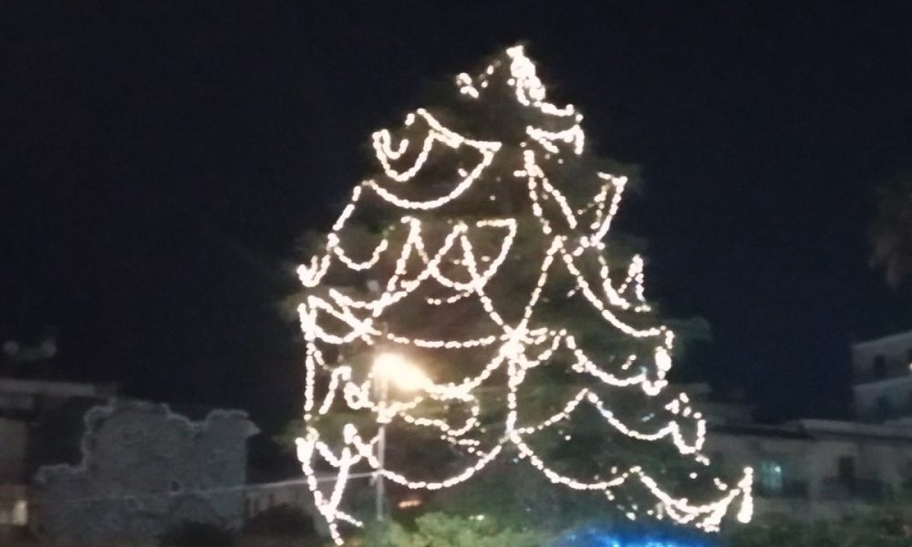Natale2020: Albero in piazza - Foto: Cavaleri Francesca Agata