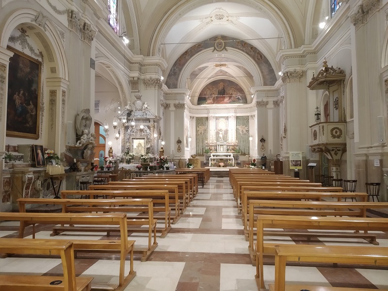 Messa giovane: il Santuario, la navata centrale - foto: Cavaleri Francesca Agata