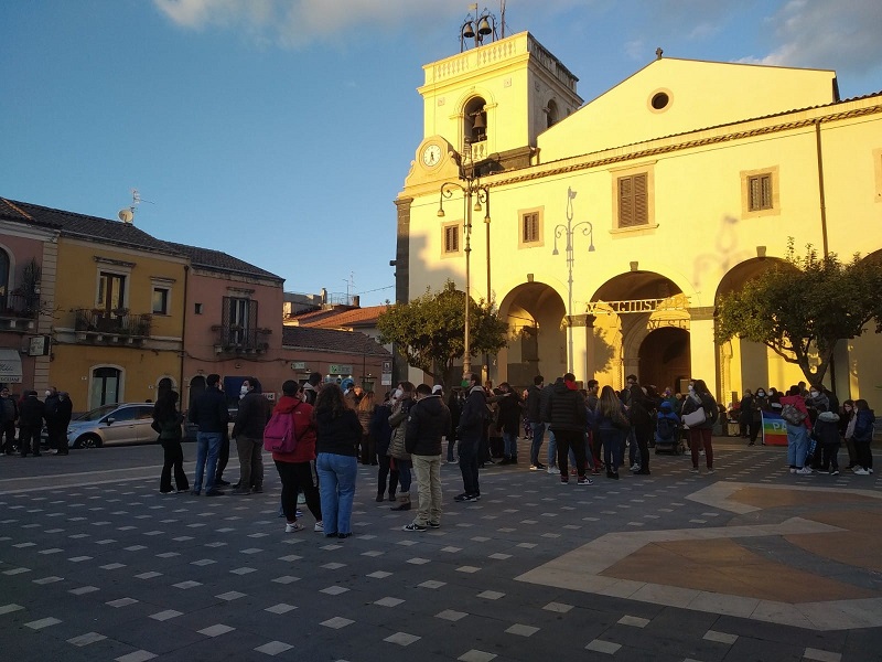 Santuario Di Valverde, la gente si riunisce- Foto;: Cavaleri Francesca Agata