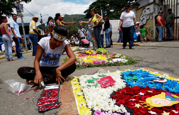 Colonia Bolívar - Alfombra De Flores