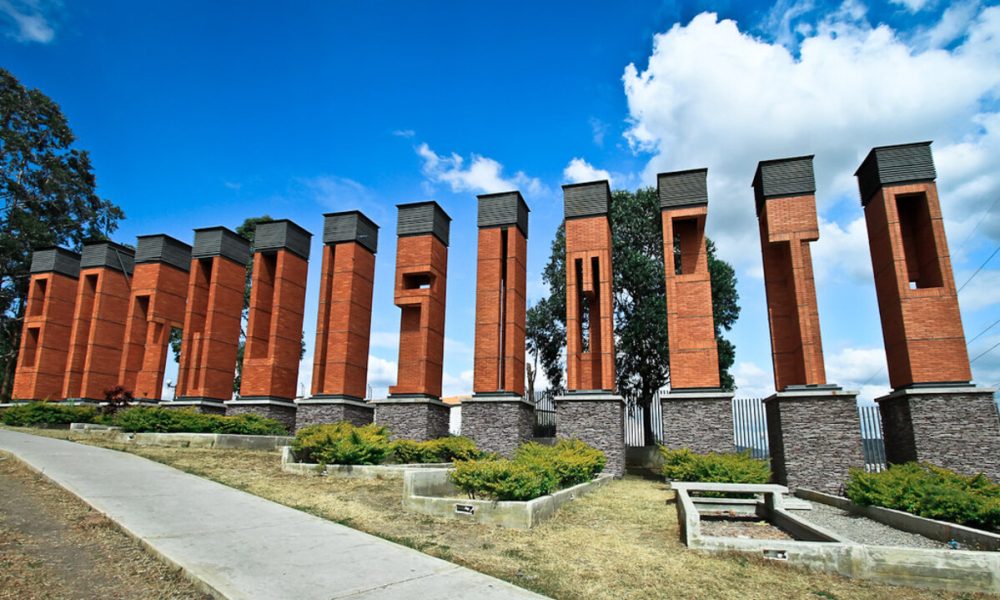 Las Puertas de la Ciudad - Monumentos